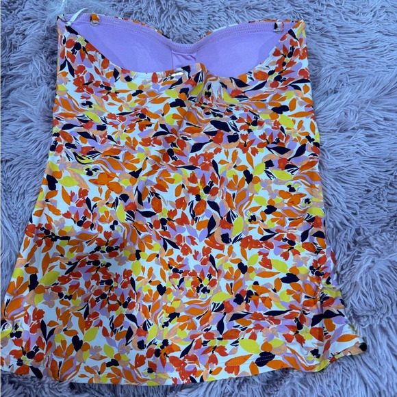 Women's Twist Front
Bandeaukini Swim Top Sz : M - Picture 8 of 11